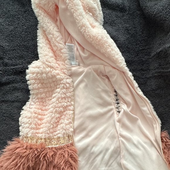 Little Lass Faux Fur Vest with Hood, Sequins , size 2T, EUC Adorable Stylish - Picture 9 of 10